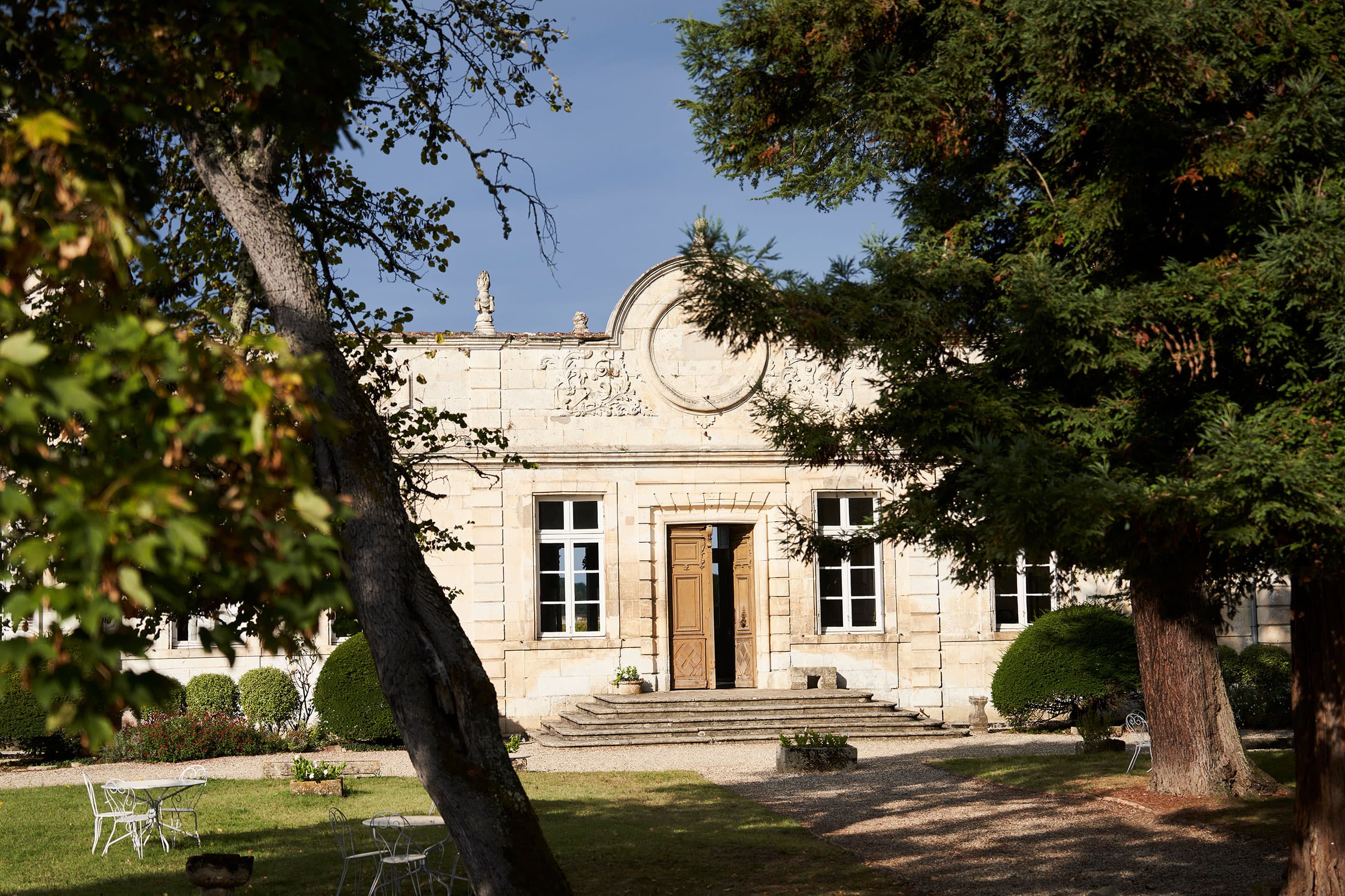 Chateau de Cerons, SAS Xavier et Caroline Perromat Domaines